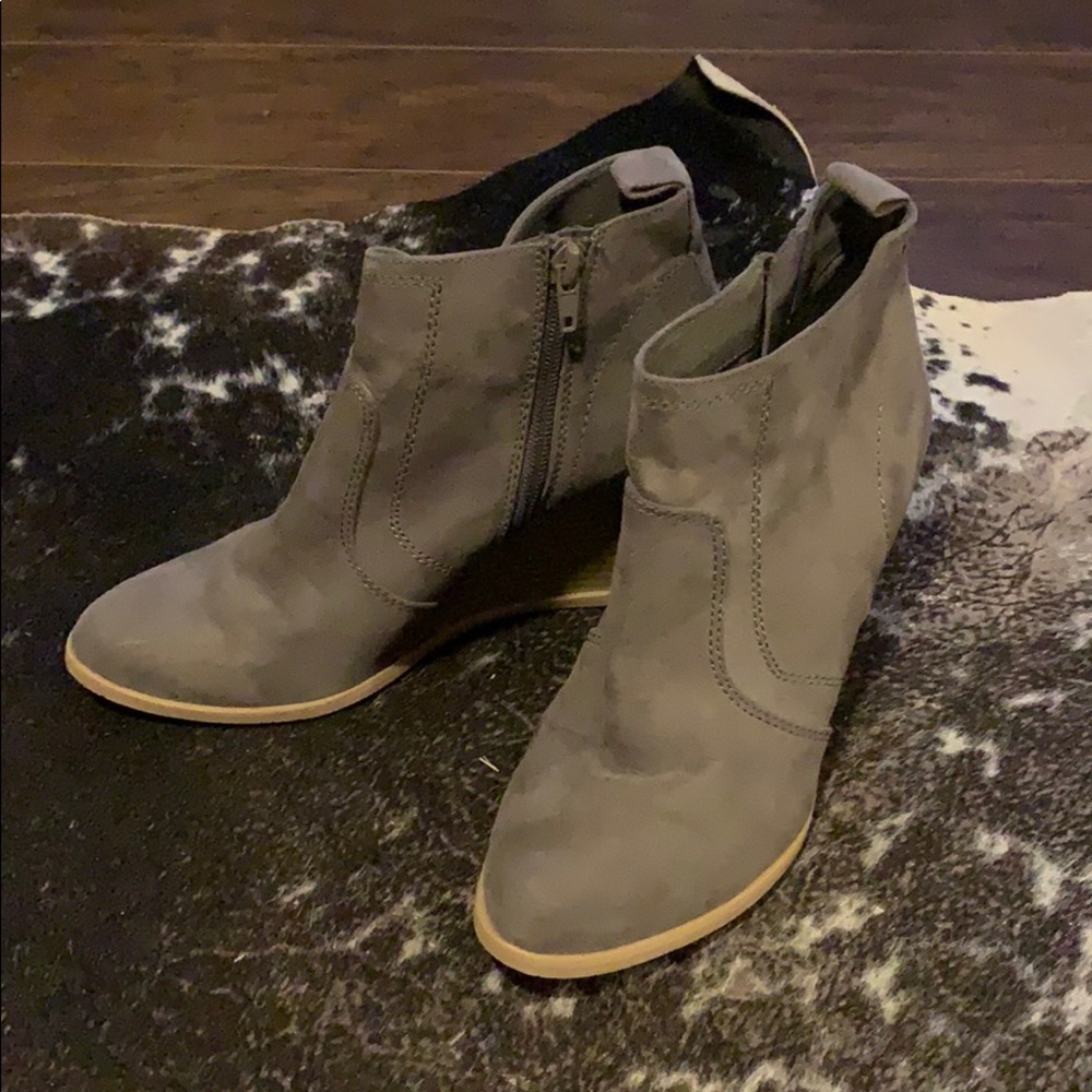 Dolce Vita dv8 wedge booties
